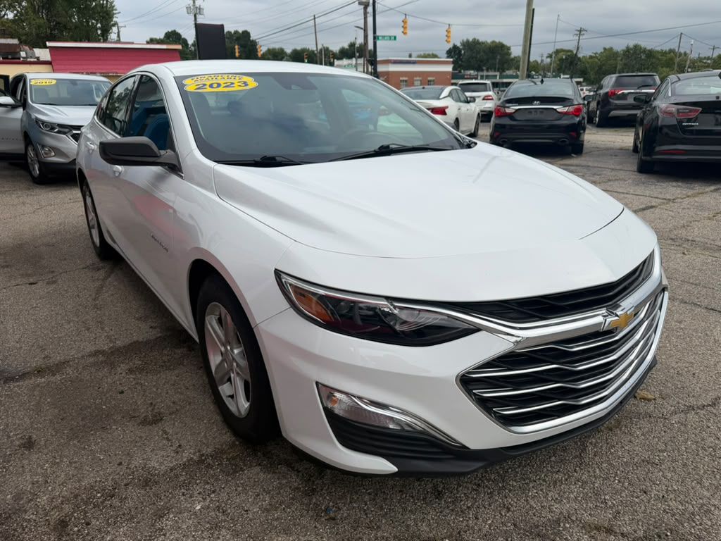 Photo 3 of this CHEVROLET MALIBU