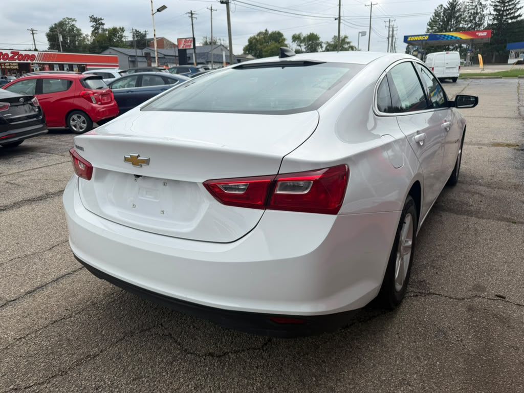 Photo 4 of this CHEVROLET MALIBU