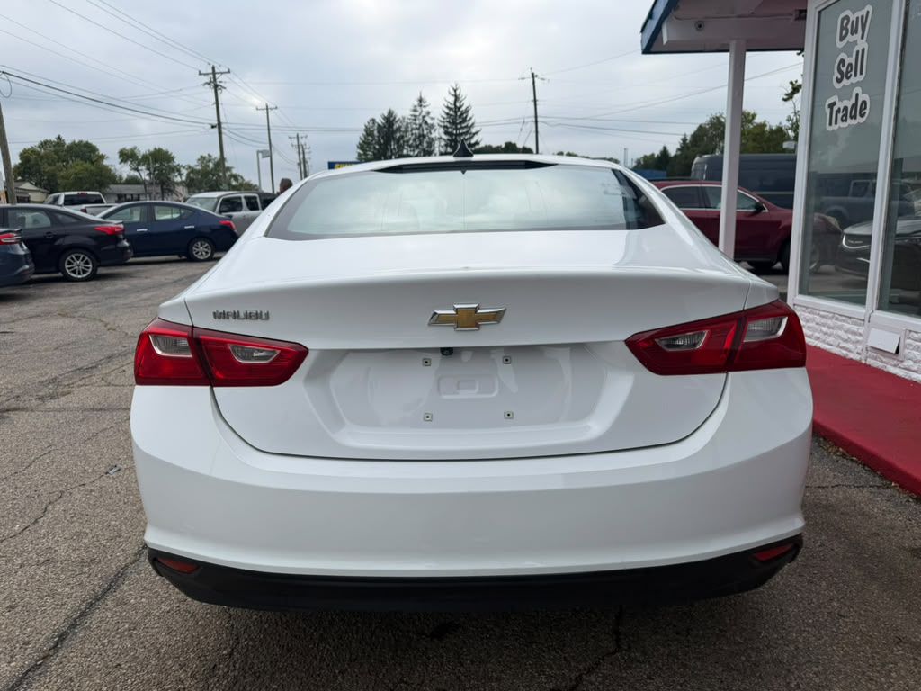Photo 5 of this CHEVROLET MALIBU