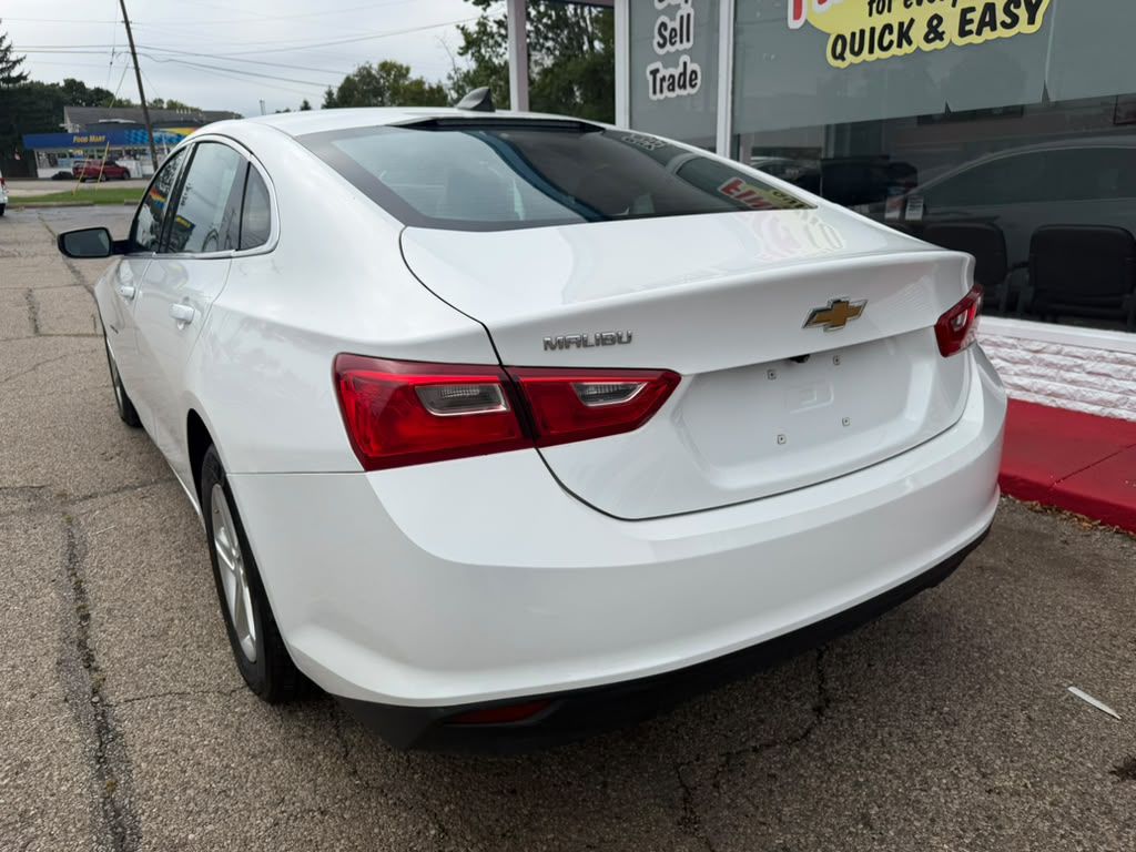 Photo 6 of this CHEVROLET MALIBU