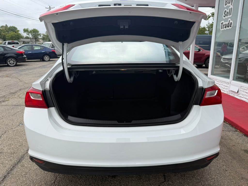 Photo 8 of this CHEVROLET MALIBU