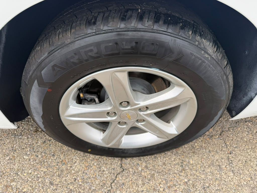 Photo 9 of this CHEVROLET MALIBU