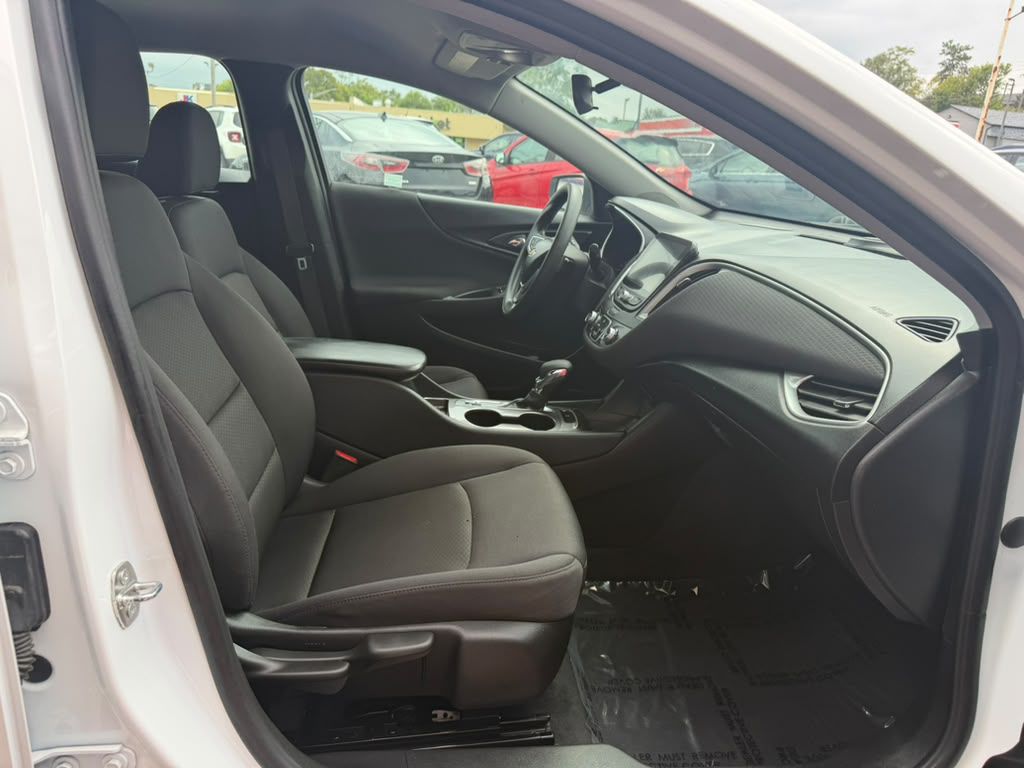 Photo 11 of this CHEVROLET MALIBU