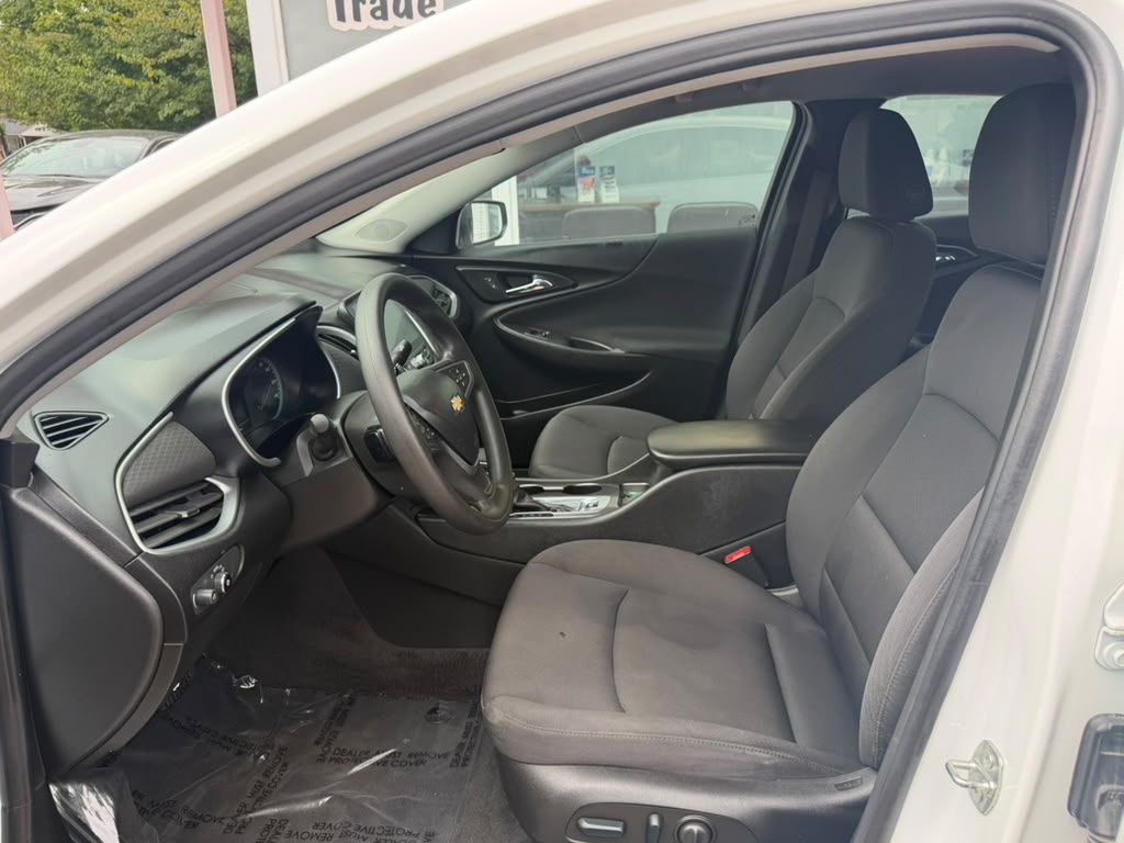 Photo 12 of this CHEVROLET MALIBU