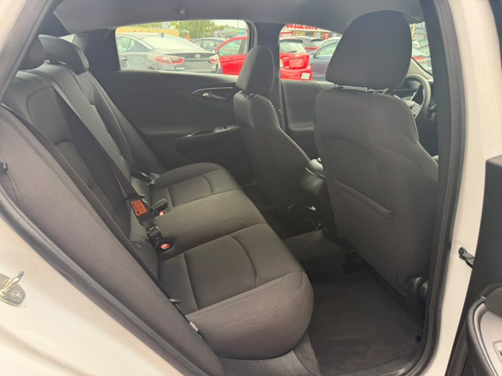 Photo 13 of this CHEVROLET MALIBU