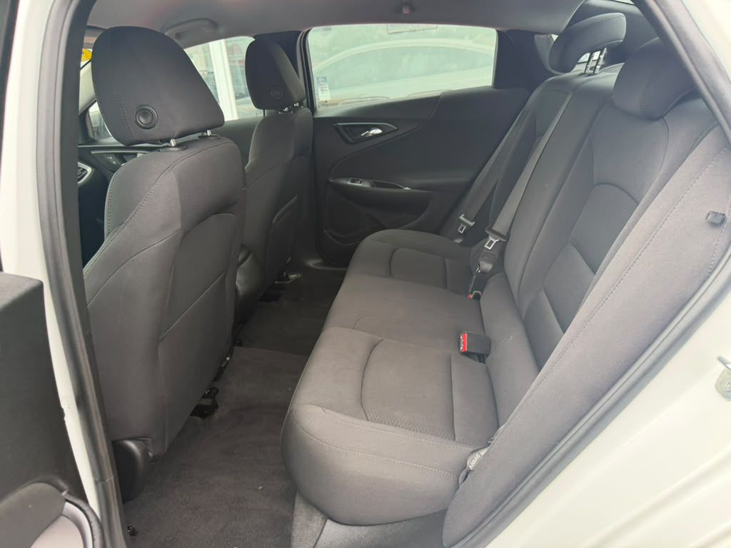 Photo 14 of this CHEVROLET MALIBU