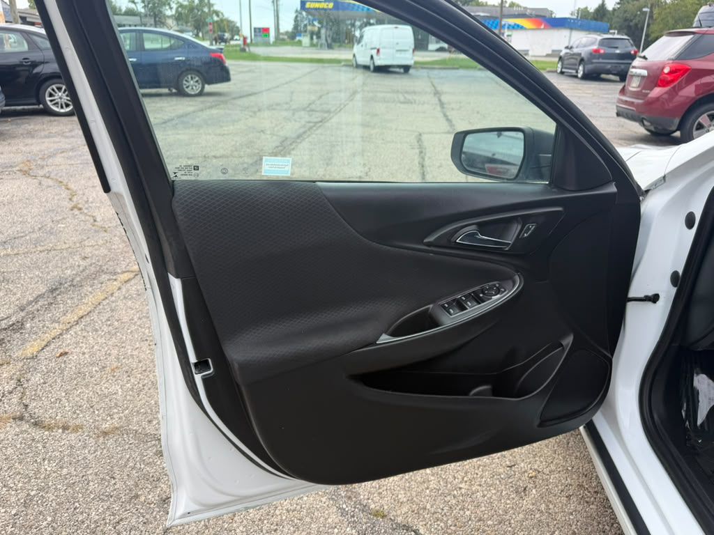Photo 18 of this CHEVROLET MALIBU