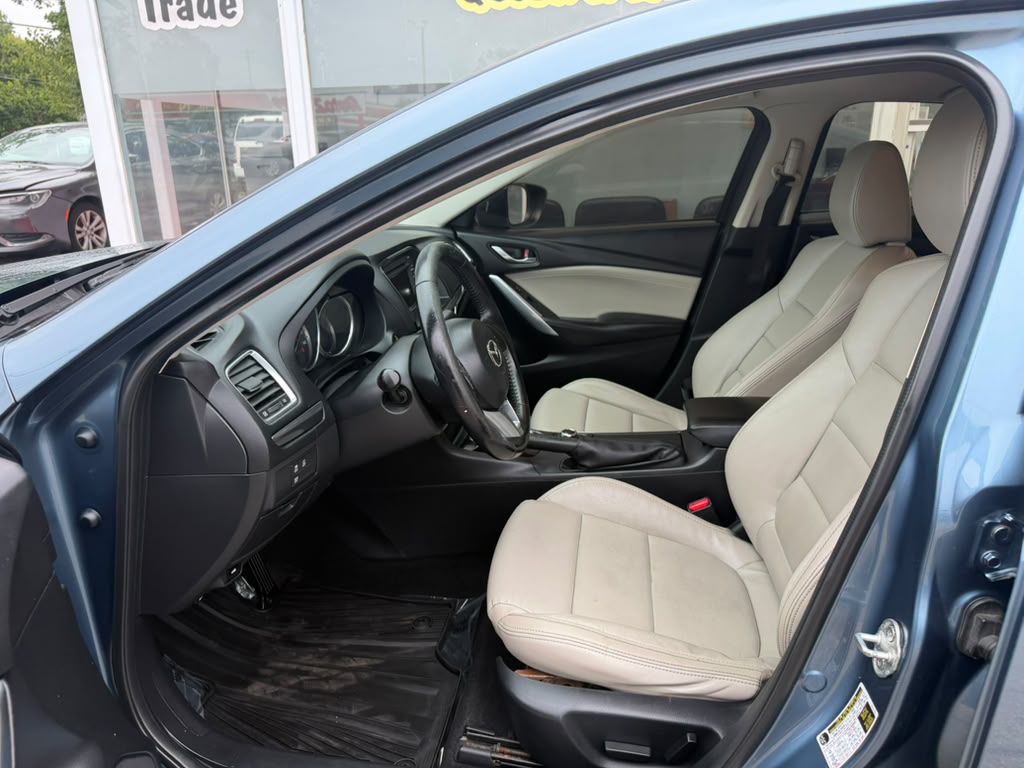 Photo 13 of this MAZDA MAZDA6