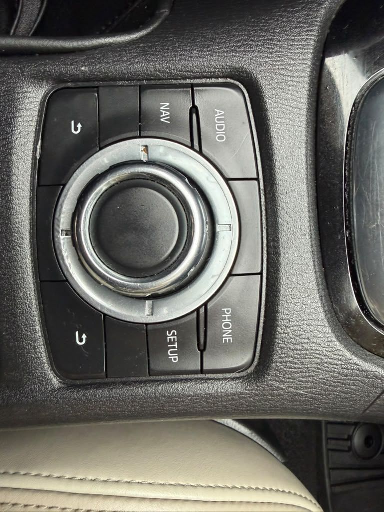 Photo 18 of this MAZDA MAZDA6