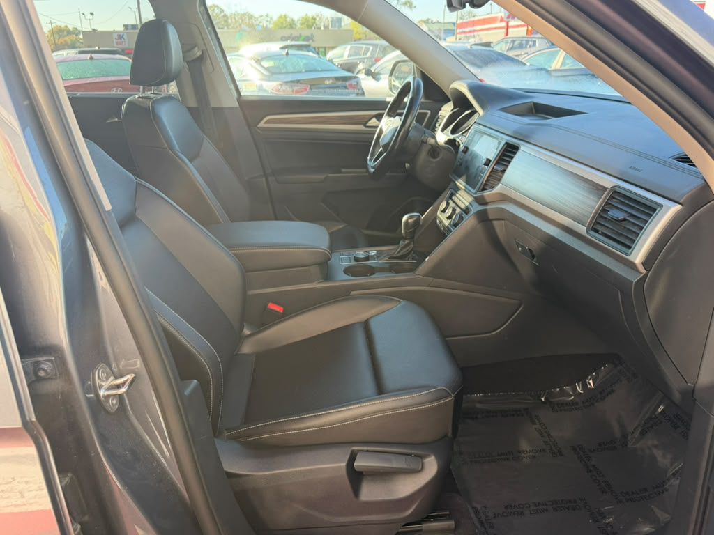 Photo 12 of this VOLKSWAGEN ATLAS