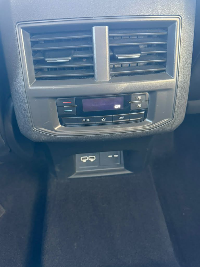Photo 19 of this VOLKSWAGEN ATLAS