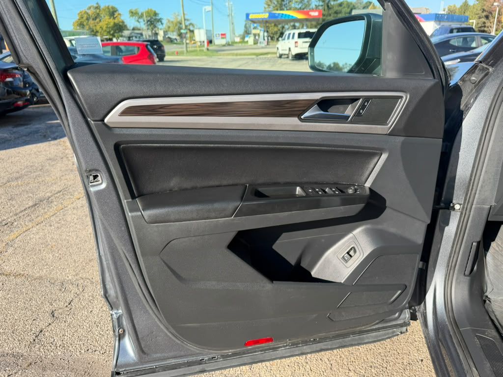 Photo 22 of this VOLKSWAGEN ATLAS