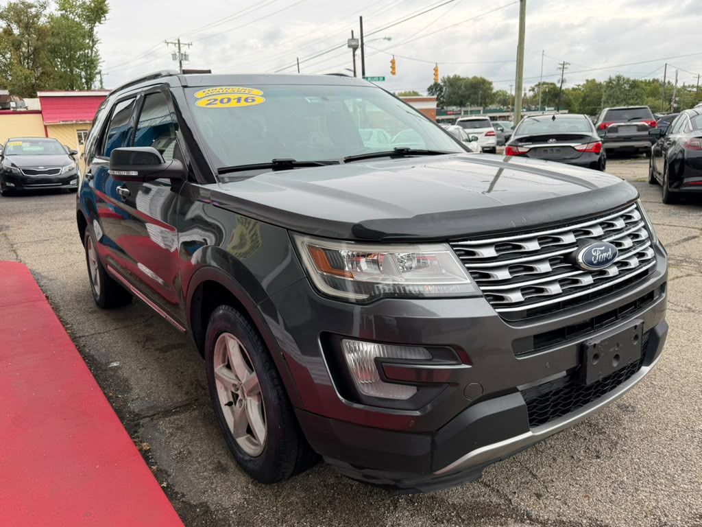 Photo 3 of this FORD EXPLORER