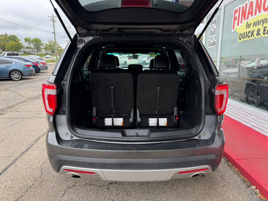 Photo 8 of this FORD EXPLORER