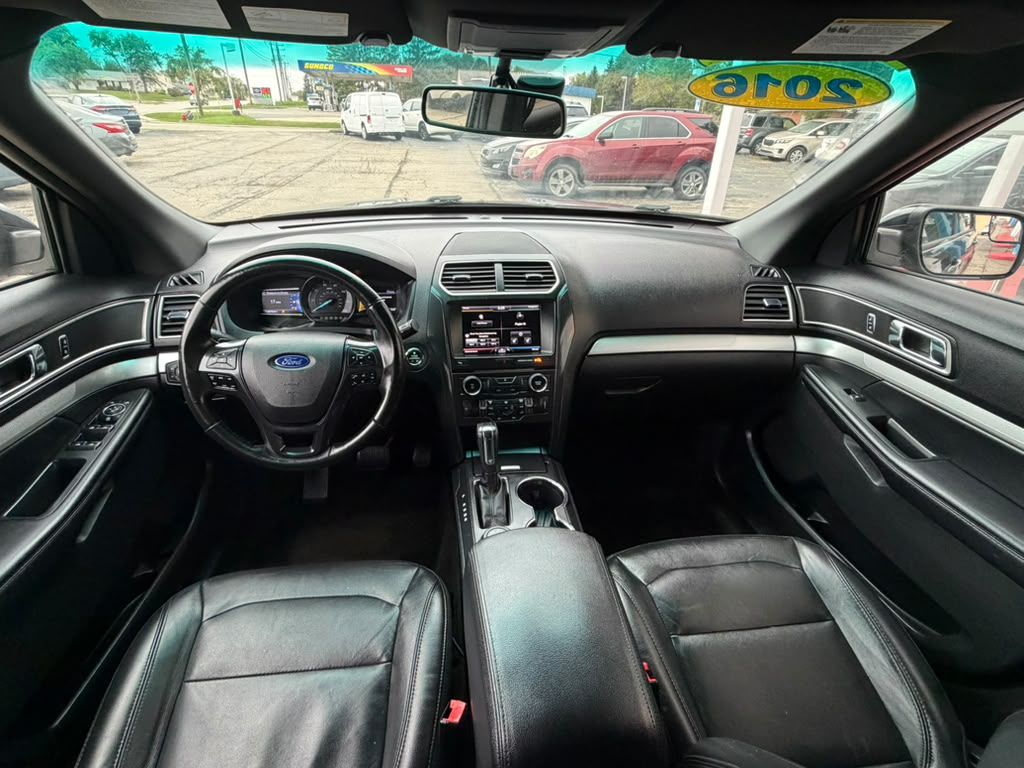 Photo 10 of this FORD EXPLORER