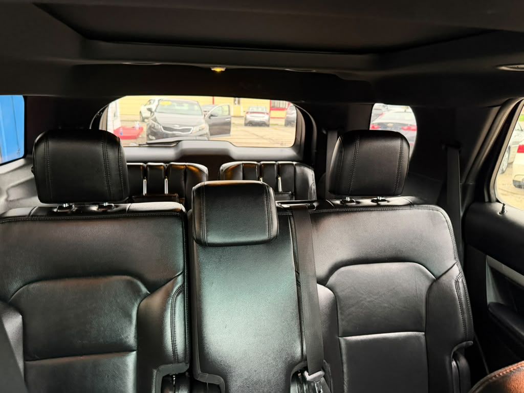 Photo 15 of this FORD EXPLORER