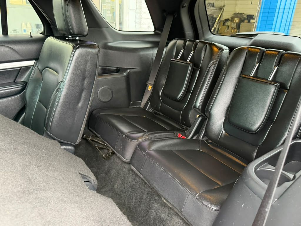 Photo 17 of this FORD EXPLORER