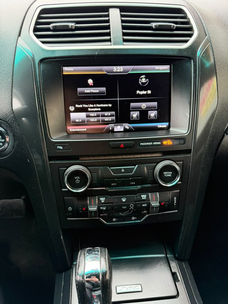 Photo 18 of this FORD EXPLORER