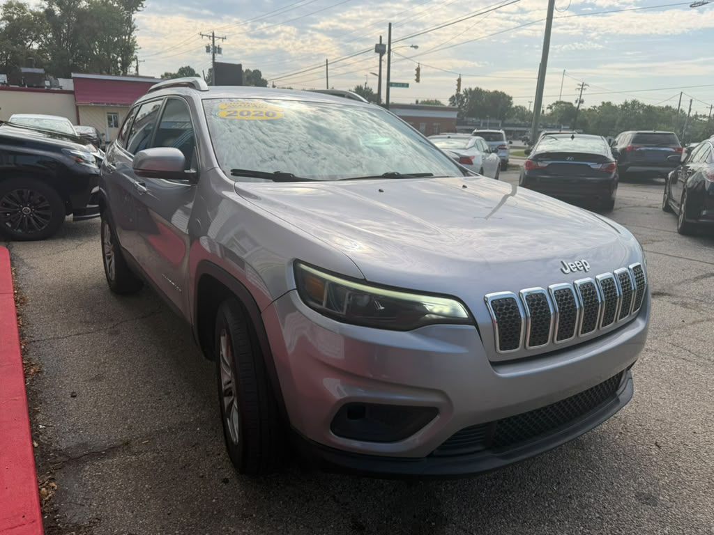 Photo 3 of this JEEP CHEROKEE