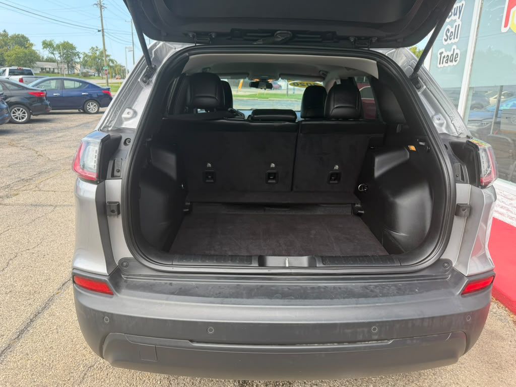 Photo 7 of this JEEP CHEROKEE