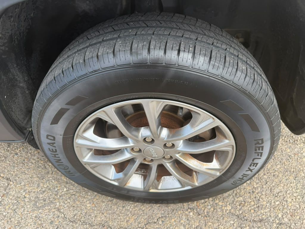 Photo 8 of this JEEP CHEROKEE