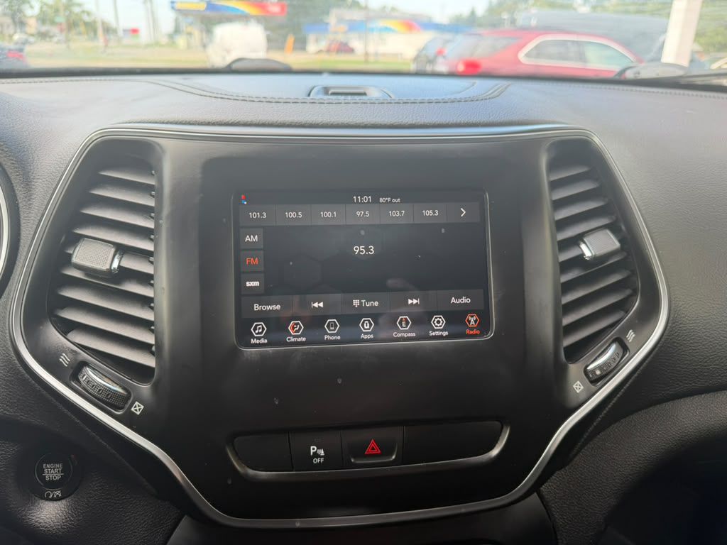 Photo 15 of this JEEP CHEROKEE