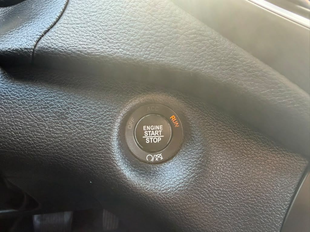 Photo 18 of this JEEP CHEROKEE