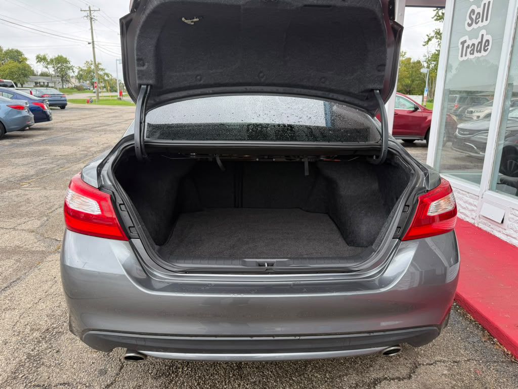 Photo 8 of this NISSAN ALTIMA