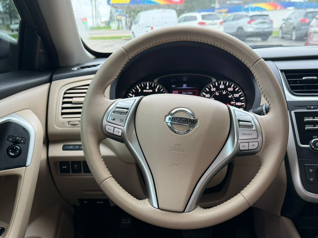 Photo 10 of this NISSAN ALTIMA