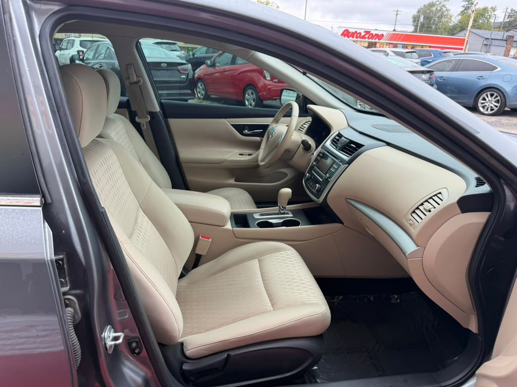 Photo 12 of this NISSAN ALTIMA