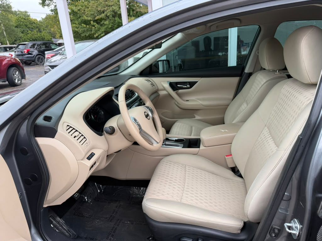 Photo 13 of this NISSAN ALTIMA