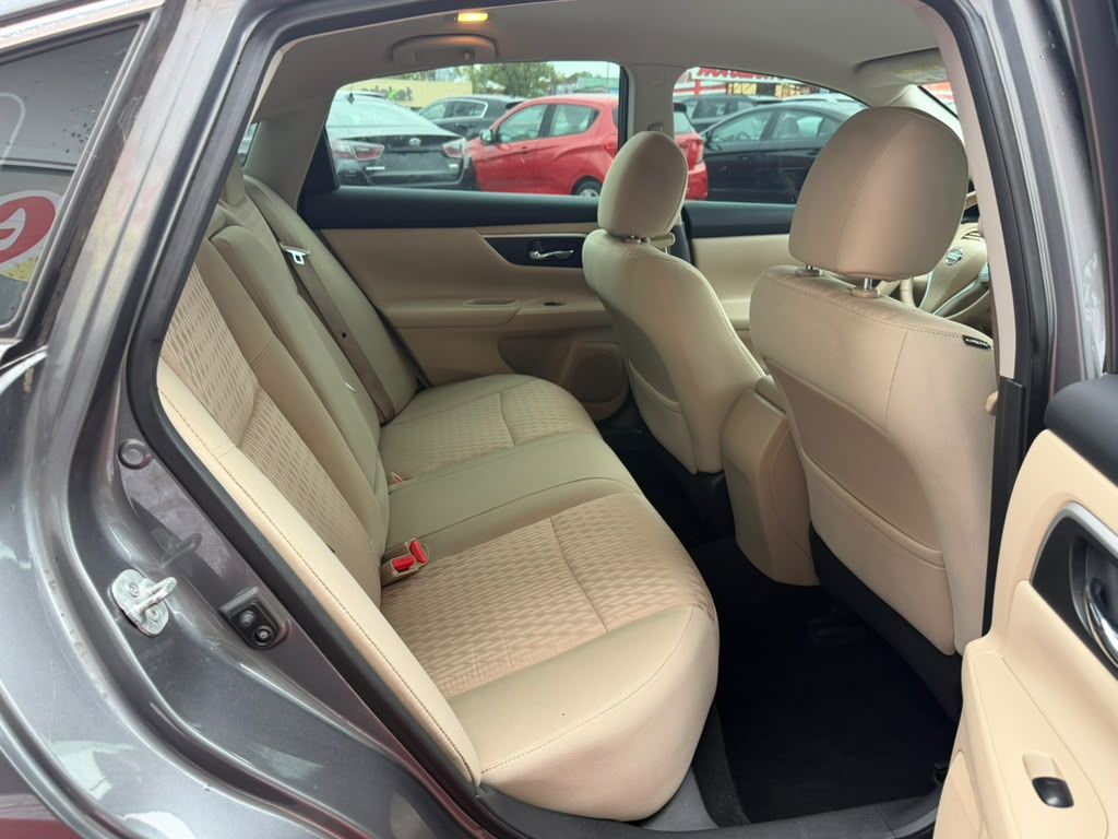 Photo 14 of this NISSAN ALTIMA