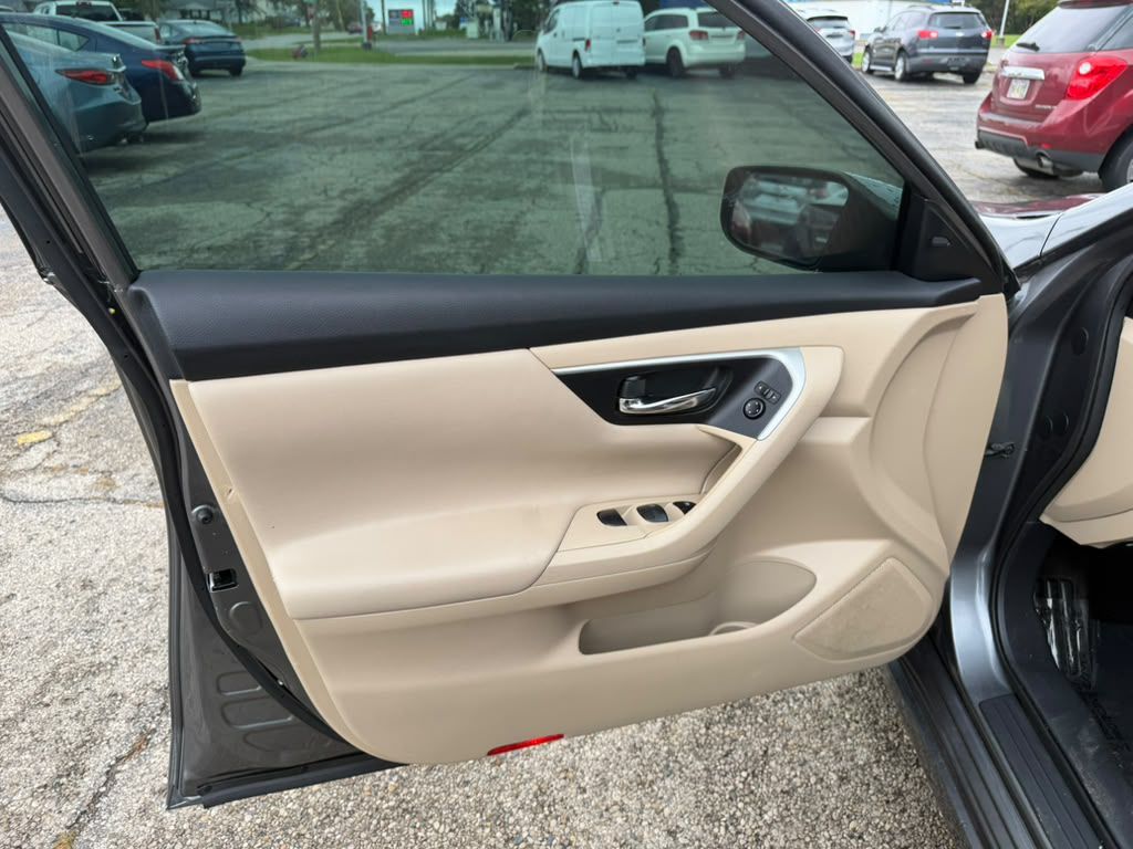 Photo 22 of this NISSAN ALTIMA