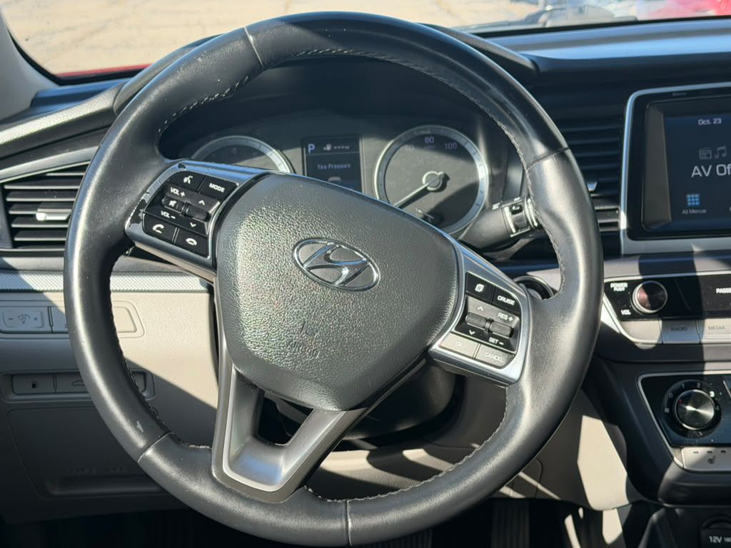 Photo 9 of this HYUNDAI SONATA