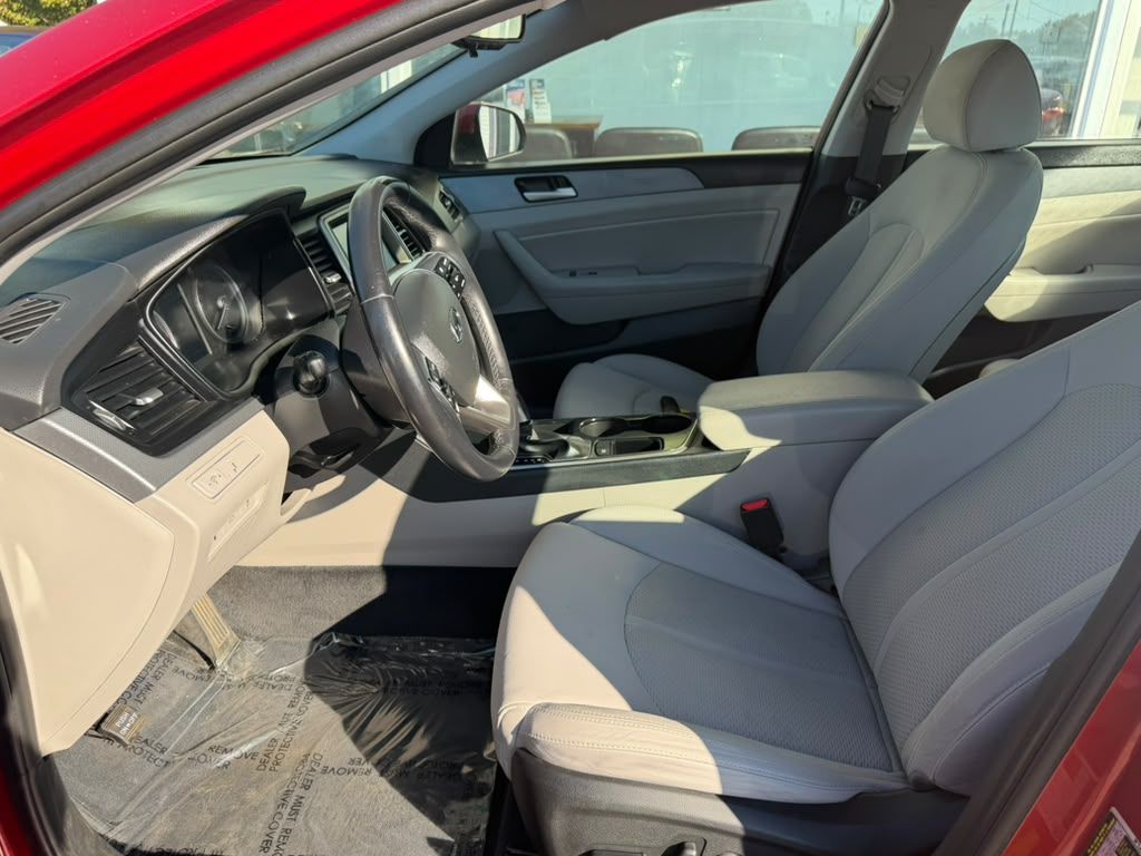 Photo 12 of this HYUNDAI SONATA