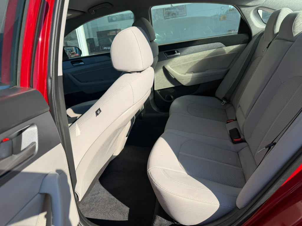 Photo 14 of this HYUNDAI SONATA