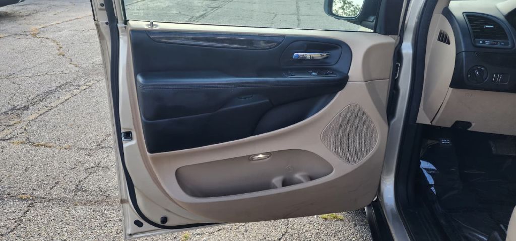 Photo 21 of this DODGE GRAND CARAVAN