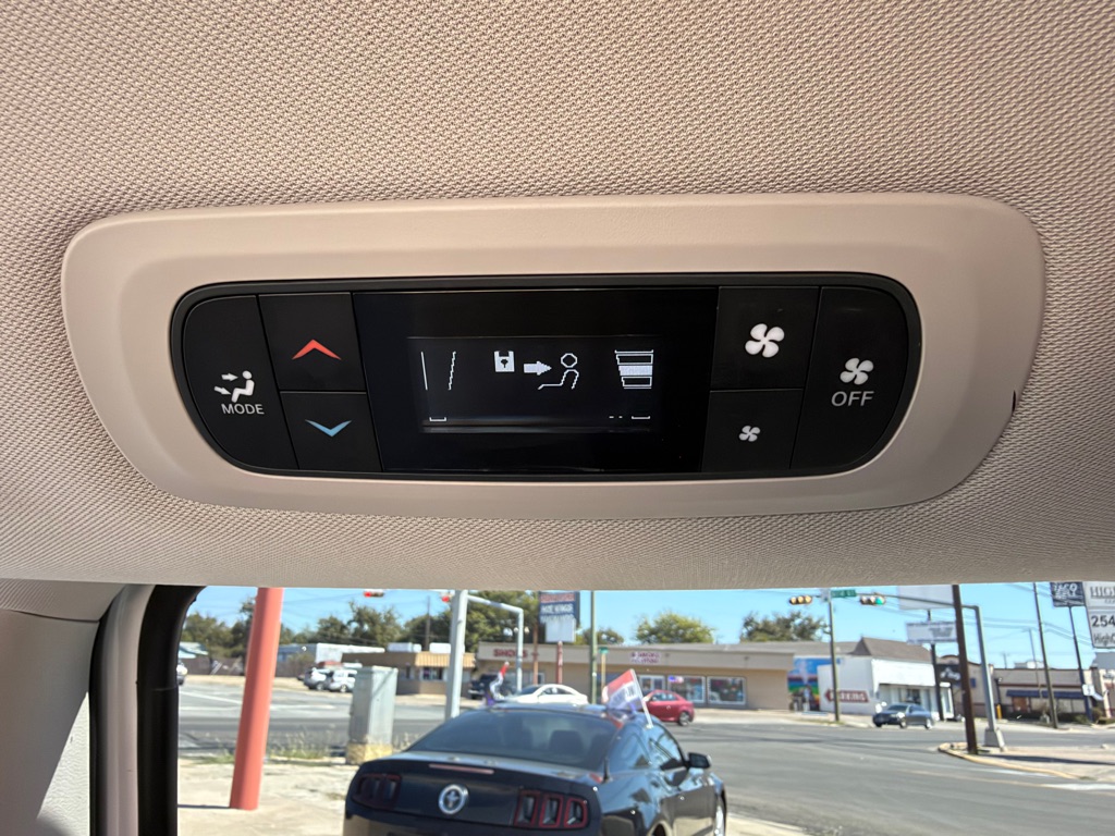 Photo 15 of this CHRYSLER PACIFICA