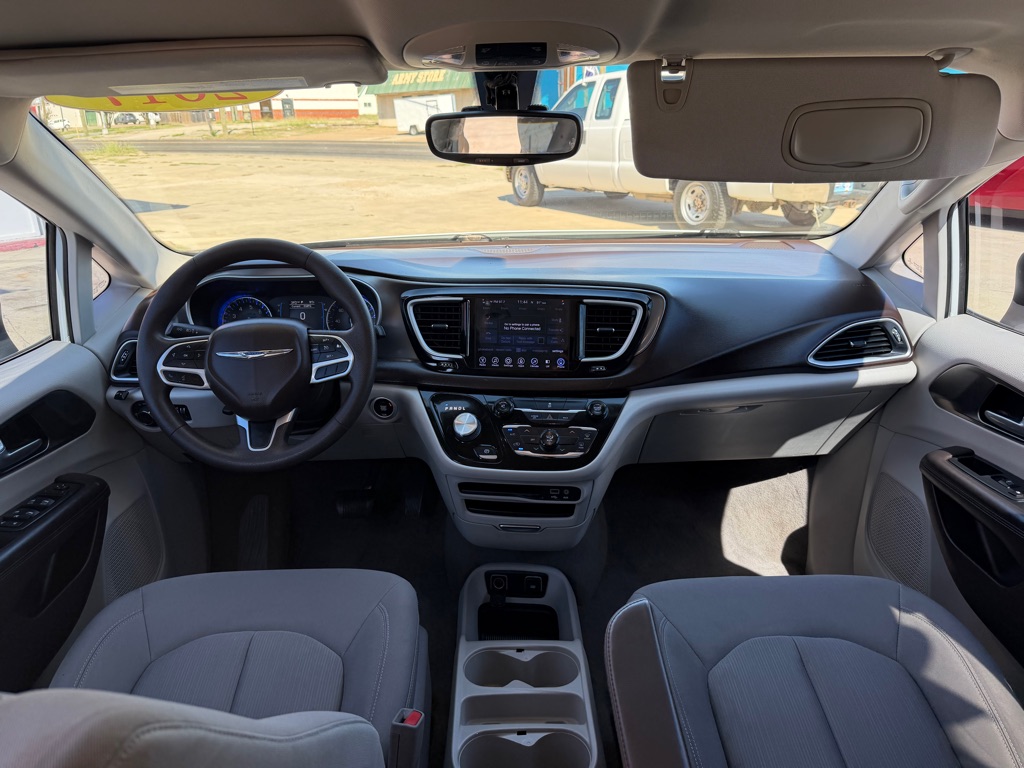 Photo 14 of this CHRYSLER PACIFICA