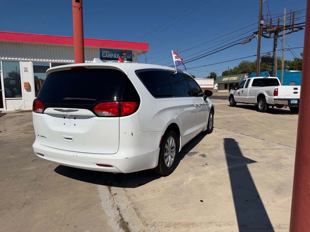 Photo 6 of this CHRYSLER PACIFICA