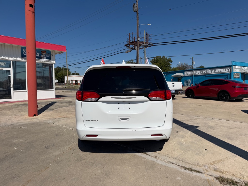 Photo 5 of this CHRYSLER PACIFICA
