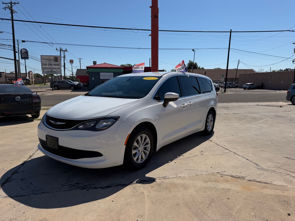 Photo 2 of this CHRYSLER PACIFICA
