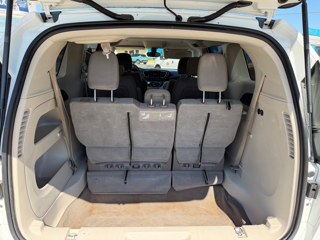 Photo 10 of this CHRYSLER PACIFICA