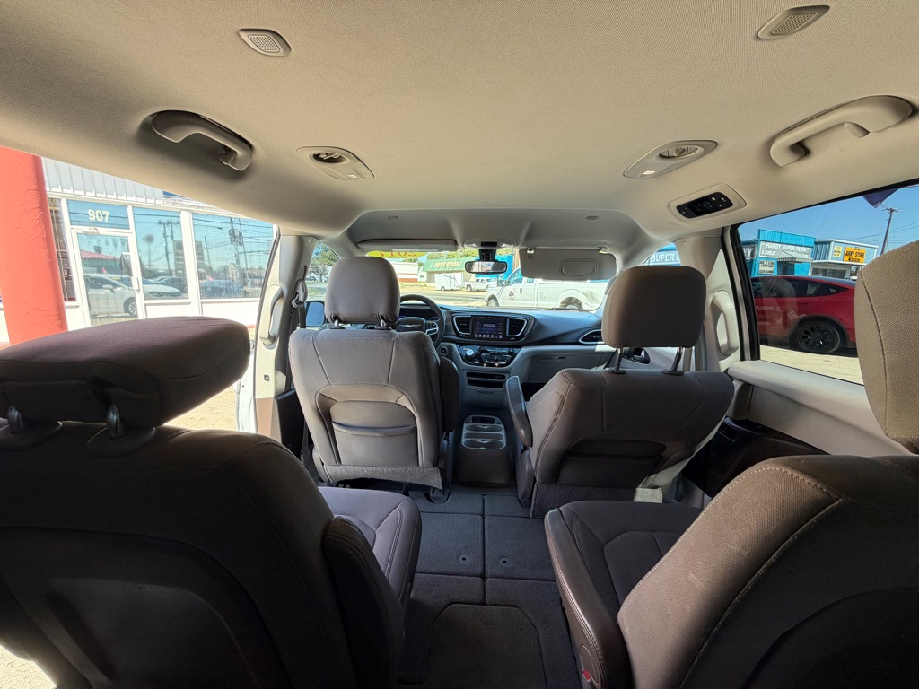 Photo 13 of this CHRYSLER PACIFICA