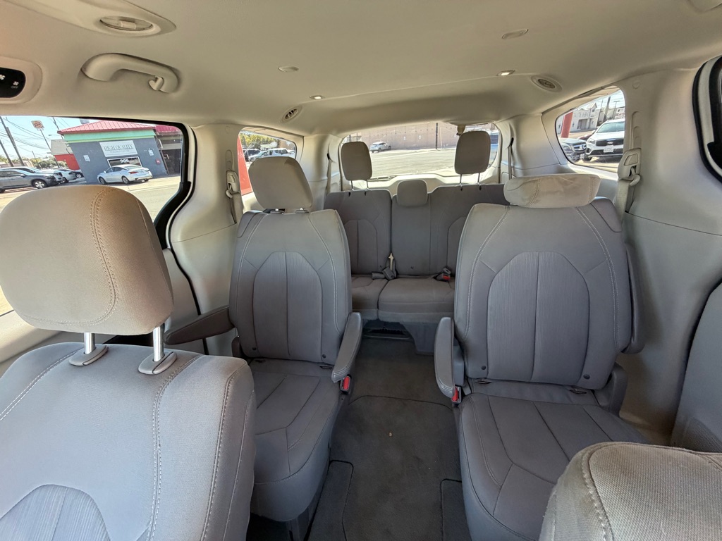 Photo 19 of this CHRYSLER PACIFICA