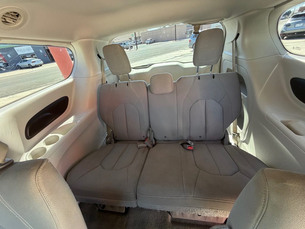 Photo 11 of this CHRYSLER PACIFICA