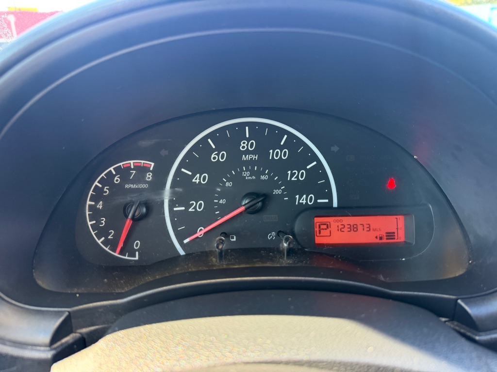 Photo 17 of this NISSAN VERSA
