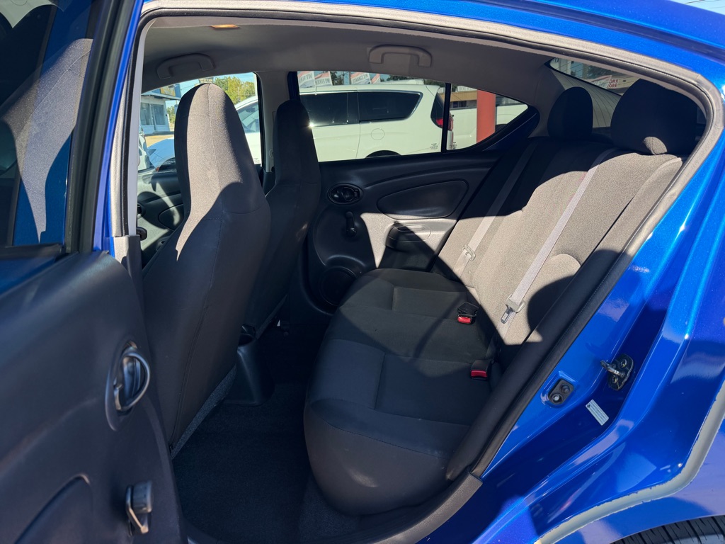 Photo 11 of this NISSAN VERSA