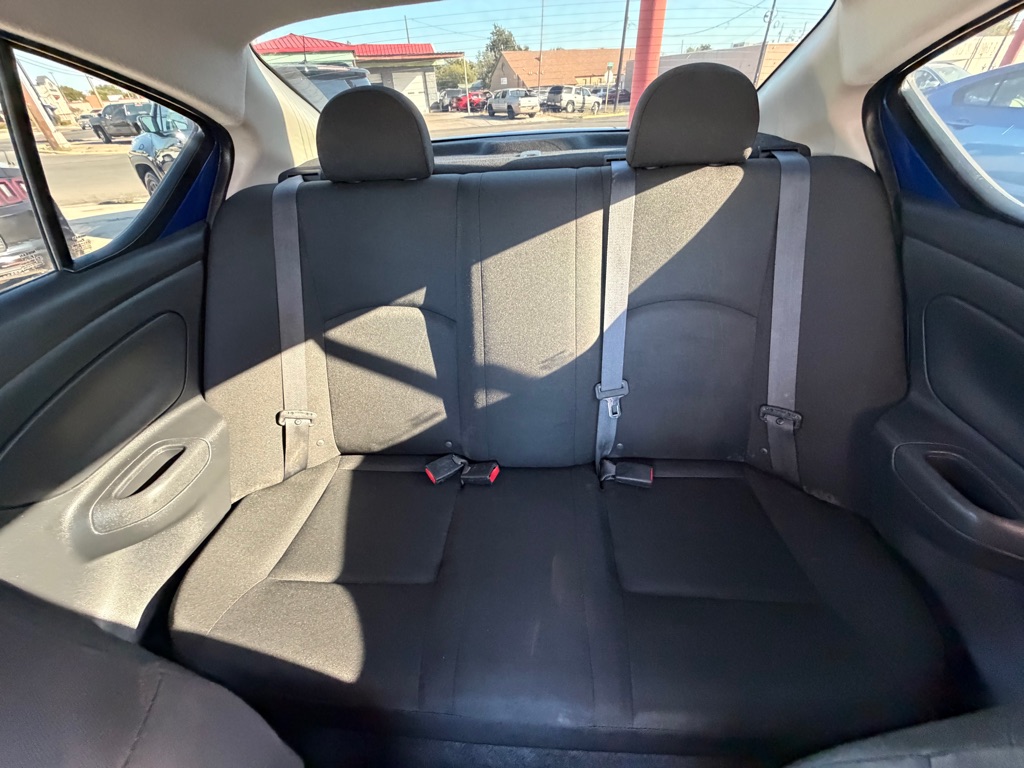 Photo 16 of this NISSAN VERSA