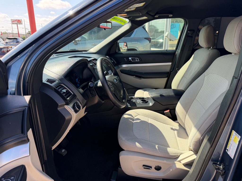 Photo 14 of this FORD EXPLORER